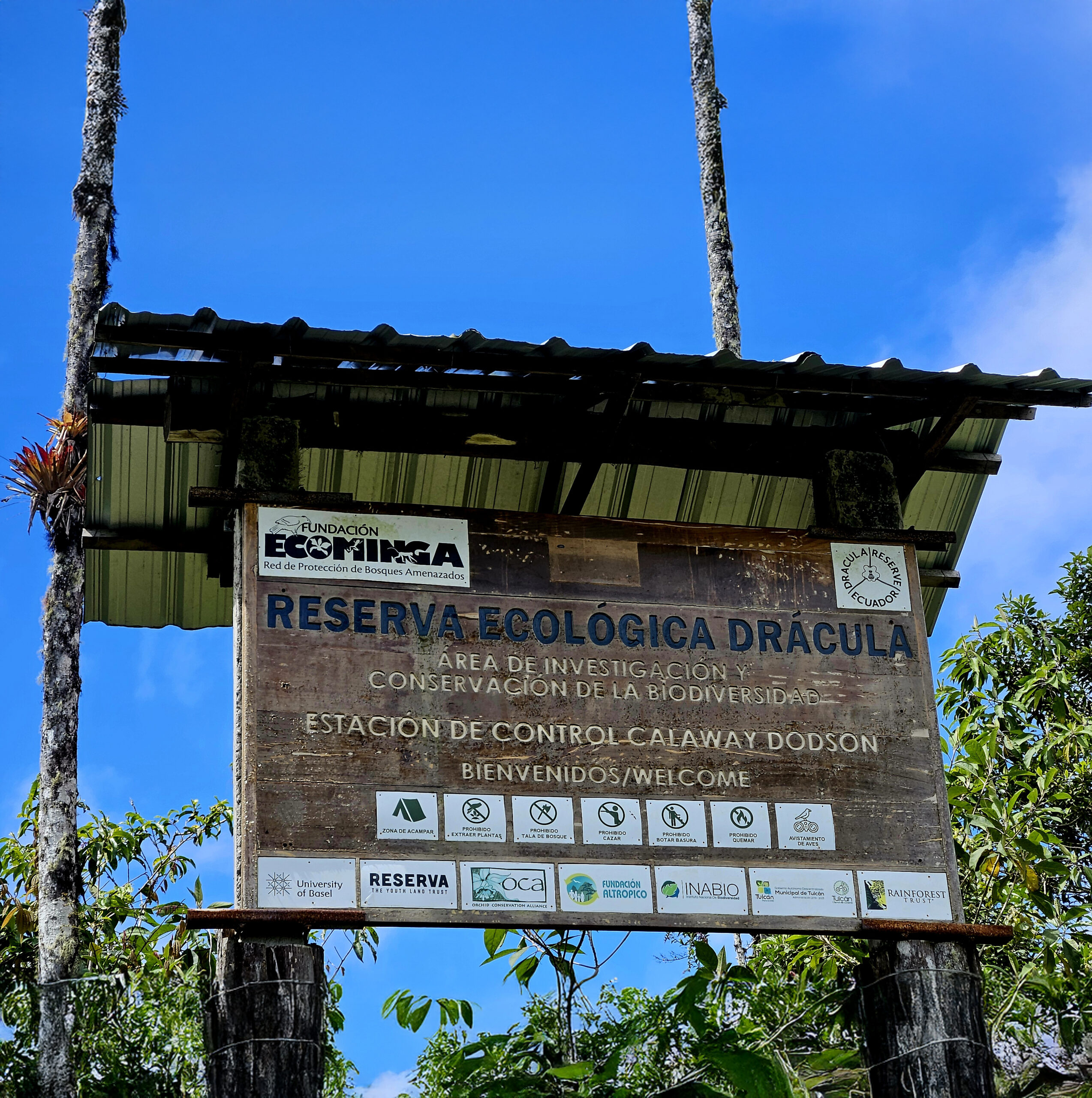 Holzschild mit Beschriftung des Reservats